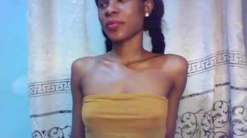 Snapshot of luckymadequeen chatting on January 21, 6:22 am Gloria online show from January 21, 6:22 am