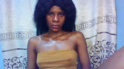 Snapshot of luckymadequeen chatting on January 25, 4:56 am Gloria online show from January 25, 4:56 am