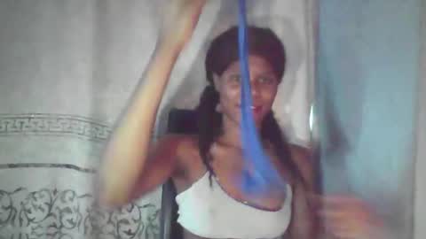 Snapshot of luckymadequeen chatting on September 18, 7:07 am Gloria online show from September 18, 7:07 am