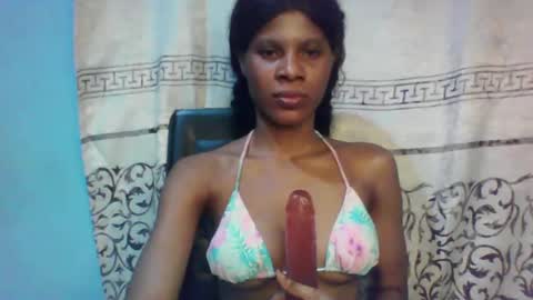 Snapshot of luckymadequeen chatting on February 16, 1:38 am Gloria online show from February 16, 1:38 am