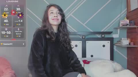 Snapshot of lucy_bluesea chatting on October 5, 2:05 am Lucy Herrera online show from October 5, 2:05 am