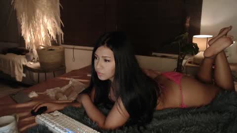 Snapshot of lucy_sweetgirl19 chatting on March 9, 1:14 am luciana online show from March 9, 1:14 am