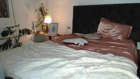 Snapshot of lucy_sweetgirl19 chatting on January 8, 1:00 am luciana online show from January 8, 1:00 am