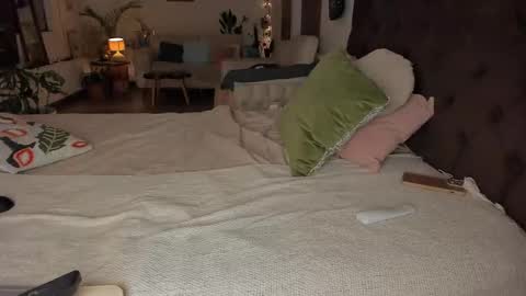 Snapshot of lucy_sweetgirl19 chatting on October 8, 1:43 am luciana online show from October 8, 1:43 am