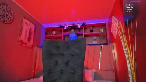 Snapshot of lucy_williiams chatting on October 29, 11:47 am Lucy  online show from October 29, 11:47 am