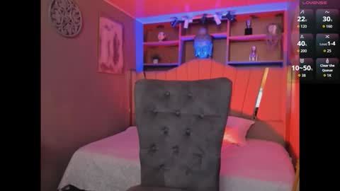 Snapshot of lucy_williiams chatting on October 20, 11:13 am Lucy  online show from October 20, 11:13 am