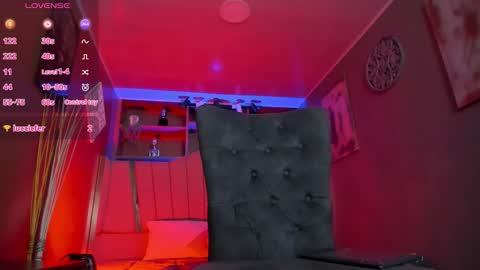 Snapshot of lucy_williiams chatting on September 19, 12:37 pm Lucy  online show from September 19, 12:37 pm