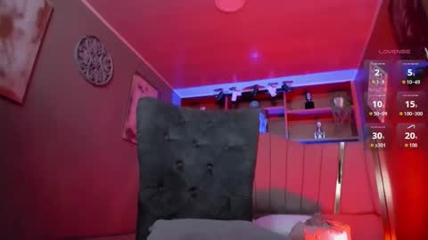 Snapshot of lucy_williiams chatting on October 2, 12:10 pm Lucy  online show from October 2, 12:10 pm