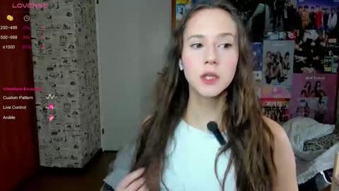 Lucy Rose online show from October 14, 5:10 am