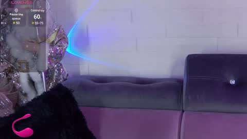 Snapshot of lucyrouse18 chatting on December 23, 8:22 am Lucy online show from December 23, 8:22 am