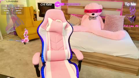 LucyWillow online show from February 5, 8:32 am