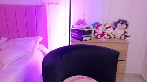 Snapshot of lucyy_peach chatting on October 21, 1:42 am LUCYY FROM HOME  online show from October 21, 1:42 am