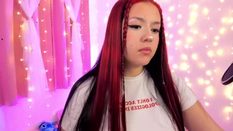 Snapshot of lucyy_peach chatting on January 19, 7:25 am LUCYY FROM HOME  online show from January 19, 7:25 am