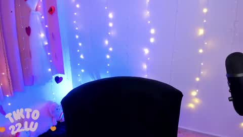Snapshot of lucyy_peach chatting on March 10, 11:27 pm LUCYY FROM HOME  online show from March 10, 11:27 pm
