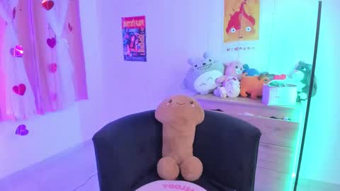 Snapshot of lucyy_peach chatting on September 25, 1:15 am LUCYY FROM HOME  online show from September 25, 1:15 am