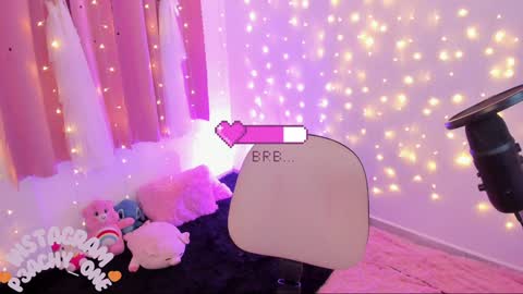 Snapshot of lucyy_peach chatting on February 7, 2:29 am LUCYY FROM HOME  online show from February 7, 2:29 am