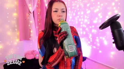 Snapshot of lucyy_peach chatting on December 29, 11:50 pm LUCYY FROM HOME  online show from December 29, 11:50 pm