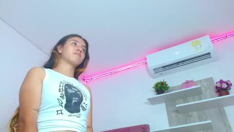 Snapshot of lucyy_start chatting on February 8, 7:16 pm LUCY online show from February 8, 7:16 pm