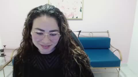 luisa mourfor online show from December 5, 2:33 pm