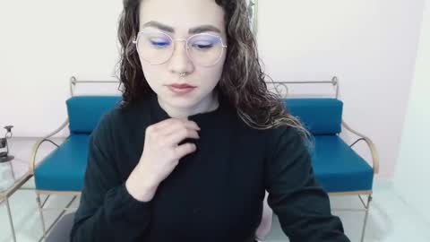 luisa mourfor online show from December 6, 12:05 pm