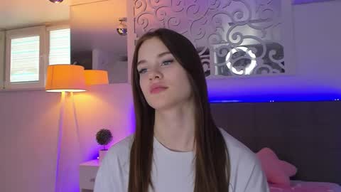 LuisaClover online show from March 12, 2:20 pm