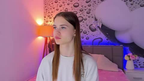 LuisaClover online show from May 31, 12:55 pm