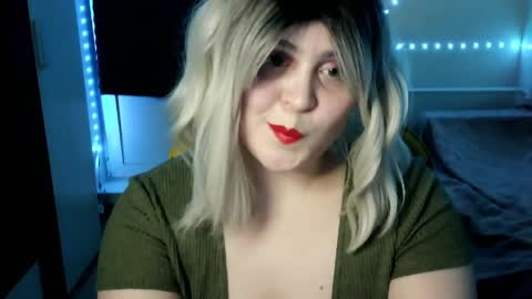 lulovia online show from April 7, 9:50 pm