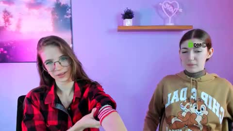 lulu_fly_ online show from October 22, 1:38 pm