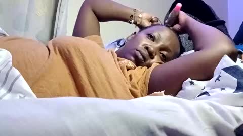 lulu_sparks1 online show from November 12, 7:39 am