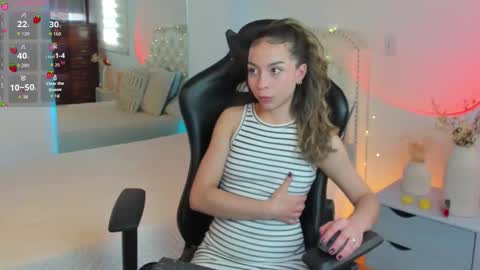 luluuberry online show from February 26, 7:35 pm