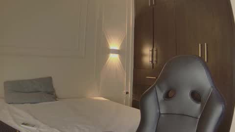 luna and banji online show from December 21, 5:01 am