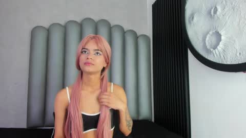 luna_bella_23 online show from May 13, 3:23 am