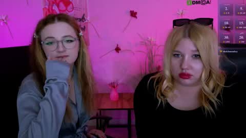 luna_berryy online show from May 28, 2:09 am