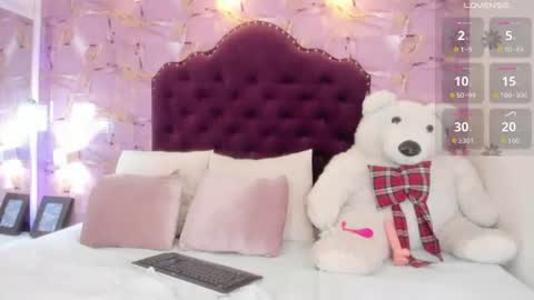 Luna Bloom online show from June 23, 4:10 am