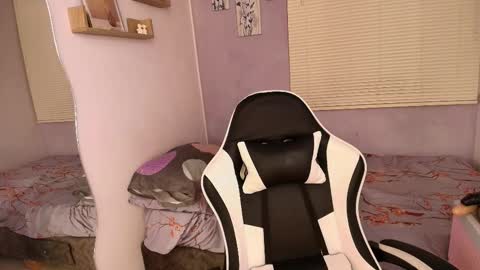 luna_desiree online show from January 18, 11:45 pm