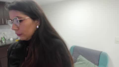 luna  online show from December 19, 11:24 am