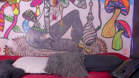 luna_gc online show from April 1, 12:44 am