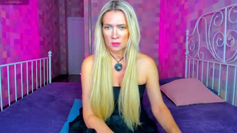 luna_lew1s online show from January 16, 8:11 am