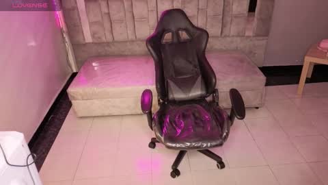 Live 1000pm 600am COLOMBIAN HOUR online show from November 16, 4:25 am