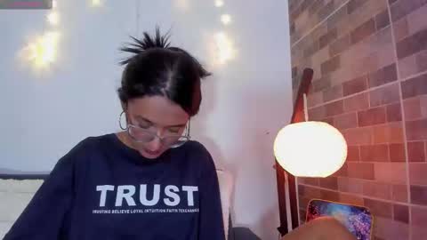 luna_valen online show from February 3, 9:29 pm