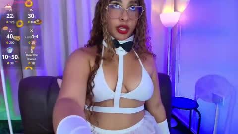 luna vex online show from October 22, 3:00 am