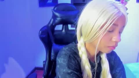 lunna online show from February 11, 3:30 am