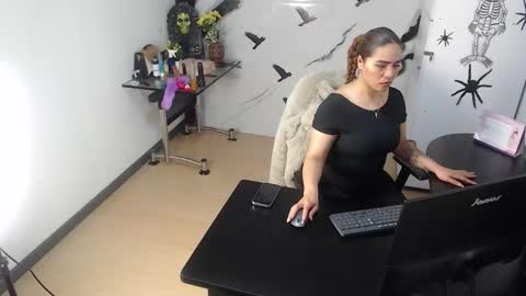 lunaaitana online show from October 24, 2:35 pm