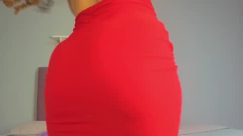 lunaaitana online show from November 11, 5:25 am