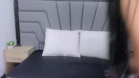 lunaasmithh online show from March 29, 11:42 am