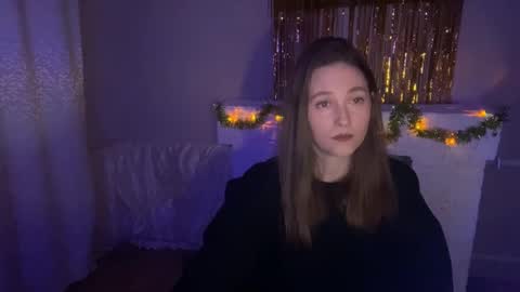 lunafeather online show from December 19, 6:11 pm