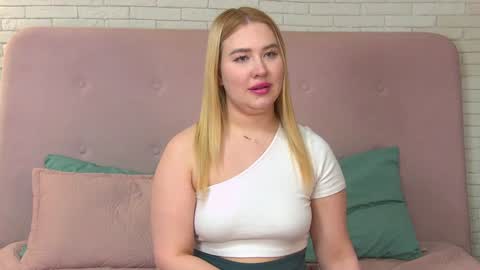 Snapshot of lunahouston chatting on February 7, 5:40 pm LunaHouston online show from February 7, 5:40 pm