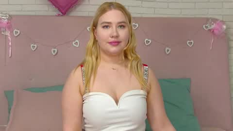 Snapshot of lunahouston chatting on February 14, 5:14 pm LunaHouston online show from February 14, 5:14 pm