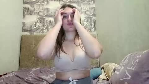 Layla online show from June 19, 9:24 am