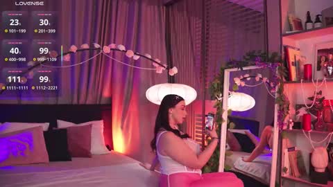 Snapshot of lunanight_ chatting on February 11, 8:42 pm Luna  next streams Mon Tue Fri Sat Sun 8pm-5am gmt0 online show from February 11, 8:42 pm